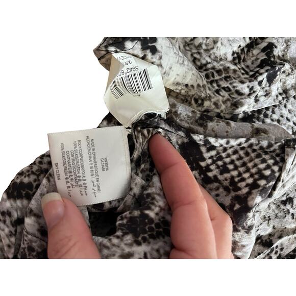 BCBGMaxazria 100% silk short sleeve snake print surplice faux wrap top small - Picture 5 of 5